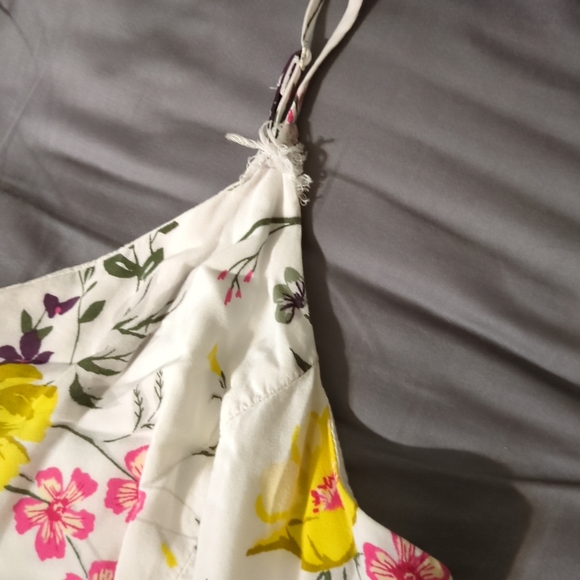 old navy floral sundress size xl needs a little sewing - Picture 2 of 5